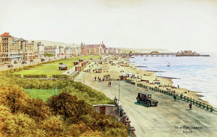 Framed Print : New Esplanade, Hove, Sussex Framed Print : New Esplanade, Hove, Sussex