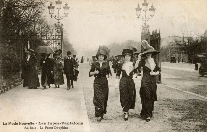 Framed Print : New Fashion Style from France - Jupes-Pantalons