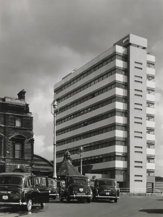 Framed Print : The then new Manchester Piccadilly Railway Station, showing the taxi rank. The station was renovated again in 2002. Date: 1960s Framed Print : The then new Manchester Piccadilly Railway Station, showing the taxi rank. The station was renovated again in 2002. Date: 1960s