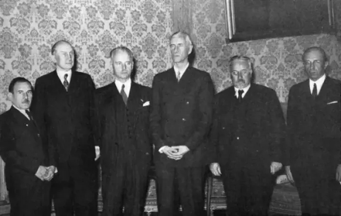 Framed Print : New Polish Cabinet in Paris, 1939 Framed Print : New Polish Cabinet in Paris, 1939