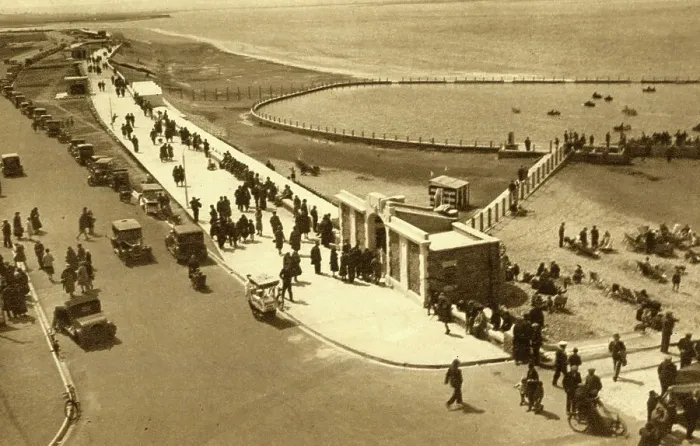 Framed Print : New Promenade and Lake, Burnham-on-Sea, Somerset Framed Print : New Promenade and Lake, Burnham-on-Sea, Somerset