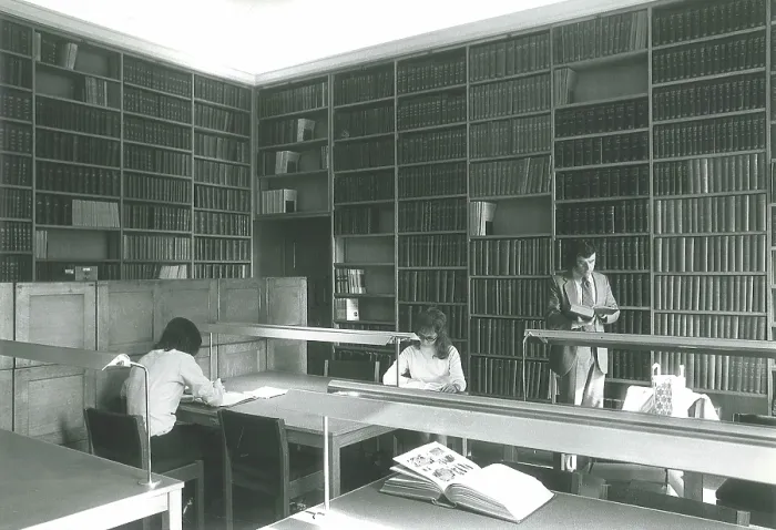Framed Print : New Reading Room, Geological Society, 1972 Framed Print : New Reading Room, Geological Society, 1972
