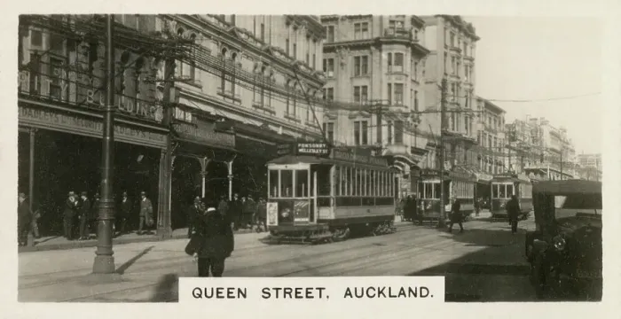 Framed Print : New Zealand - A tram on Queen Street, Auckland Framed Print : New Zealand - A tram on Queen Street, Auckland