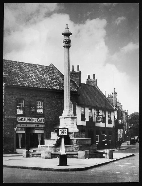 Newark-On-Trent. The tall shaft of the old Market Cross