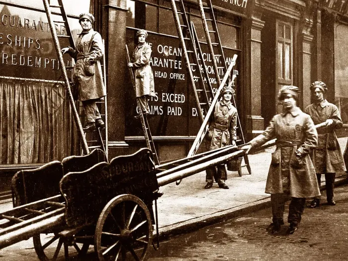 Framed Print : Newcastle Upon Tyne Lady Window Cleaners early 1900s Framed Print : Newcastle Upon Tyne Lady Window Cleaners early 1900s