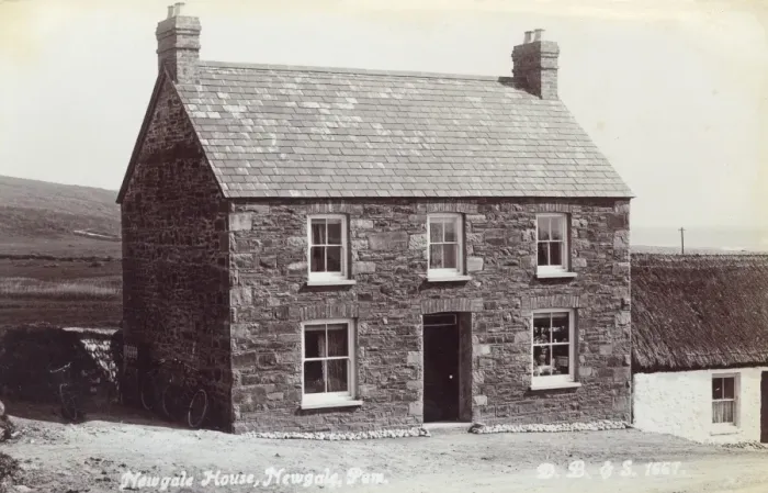 Framed Print : Newgale House, Pembrokeshire Framed Print : Newgale House, Pembrokeshire