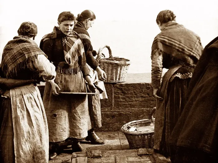 Framed Print : Newhaven Fishwives early 1900s Framed Print : Newhaven Fishwives early 1900s