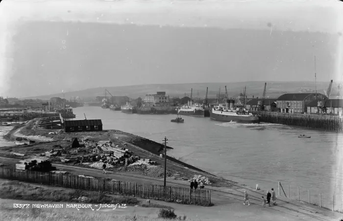 Framed Print : Newhaven Harbour Framed Print : Newhaven Harbour