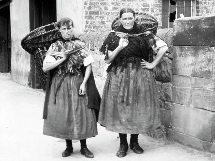 Framed Print : Newhaven near Edinburgh Fish Wives early 1900s Framed Print : Newhaven near Edinburgh Fish Wives early 1900s