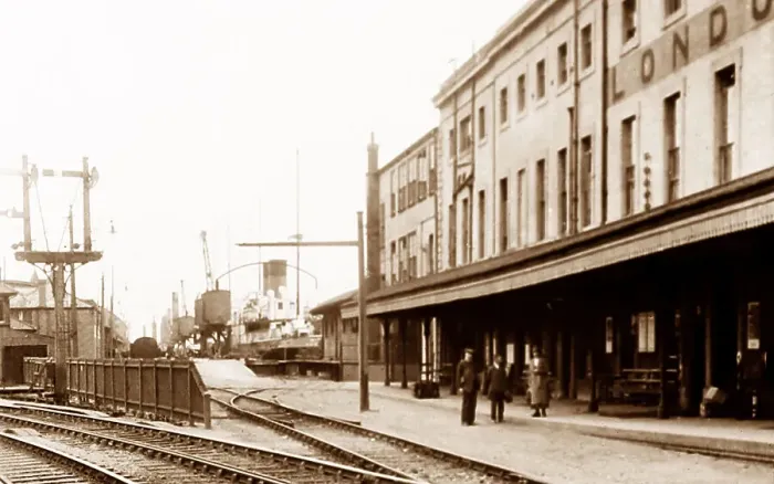 Framed Print : Newhaven Railway Station Hotel in the 1920s Framed Print : Newhaven Railway Station Hotel in the 1920s