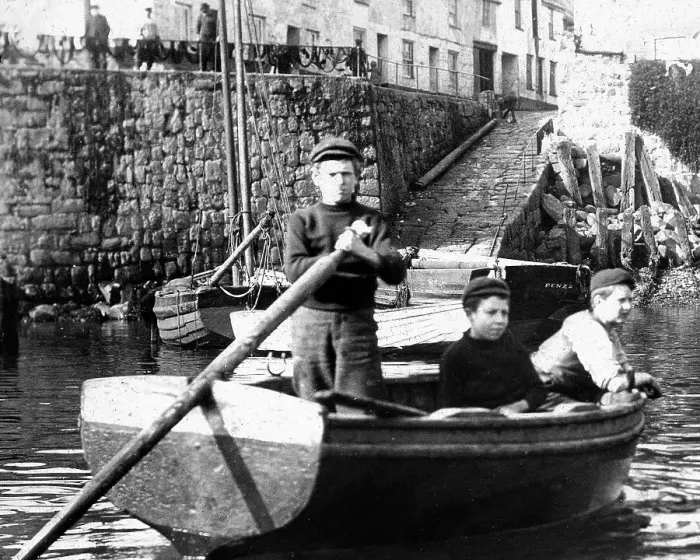 Framed Print : Newlyn Harbour early 1900s Framed Print : Newlyn Harbour early 1900s