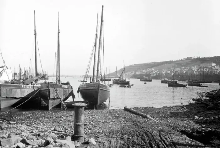 Framed Print : Newlyn Harbour early 1900s Framed Print : Newlyn Harbour early 1900s