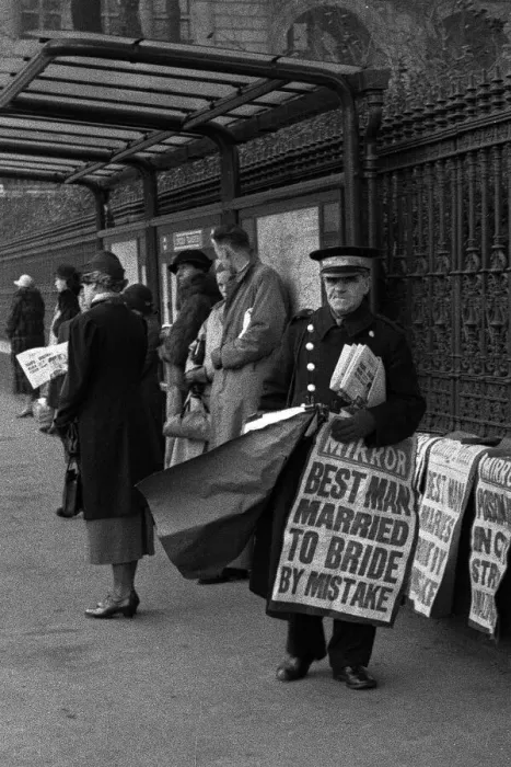 Framed Print : News vendor, Central London Framed Print : News vendor, Central London