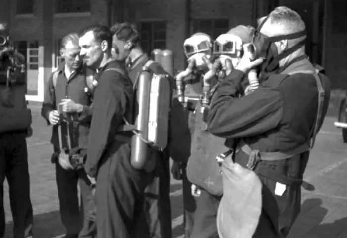 Framed Print : NFS (London) breathing apparatus training, WW2 Framed Print : NFS (London) breathing apparatus training, WW2