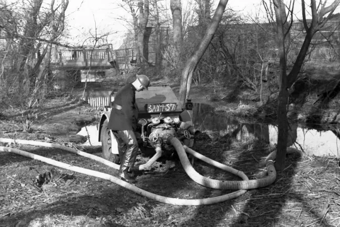 Framed Print : NFS (London) open water pumping exercise, WW2 Framed Print : NFS (London) open water pumping exercise, WW2