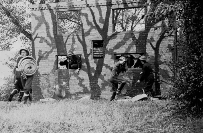 Framed Print : NFS (London Region) assault course training exercises, WW2 Framed Print : NFS (London Region) assault course training exercises, WW2