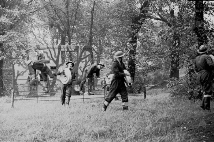 Framed Print : NFS (London Region) assault course training exercises, WW2 Framed Print : NFS (London Region) assault course training exercises, WW2