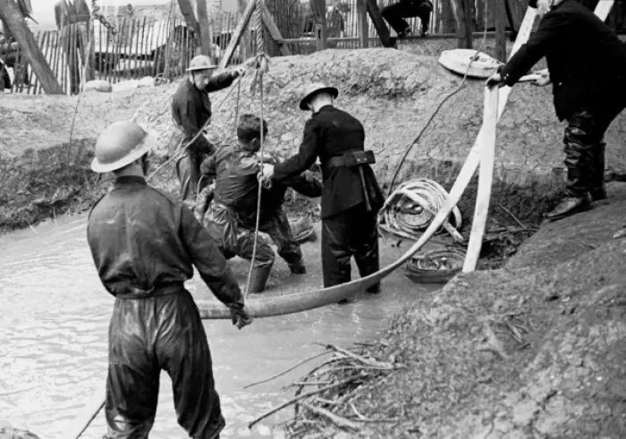 Framed Print : NFS (London Region) assault course training exercises, WW2 Framed Print : NFS (London Region) assault course training exercises, WW2