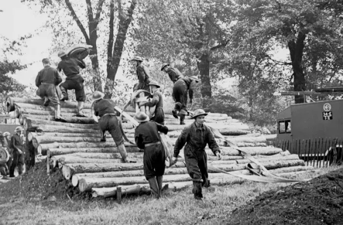 Framed Print : NFS (London Region) assault course training exercises, WW2 Framed Print : NFS (London Region) assault course training exercises, WW2
