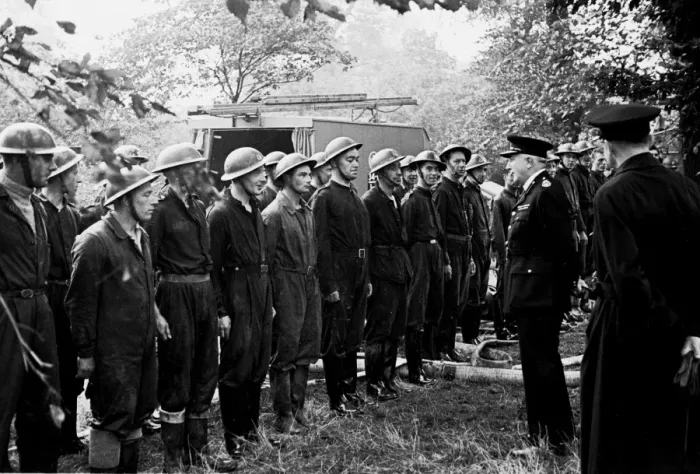 Framed Print : NFS (London Region) assault course training exercises, WW2 Framed Print : NFS (London Region) assault course training exercises, WW2