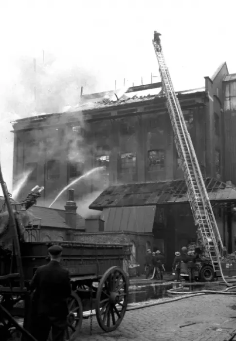 Framed Print : NFS (London Region) blaze at Bricklayers Arms, WW2 Framed Print : NFS (London Region) blaze at Bricklayers Arms, WW2
