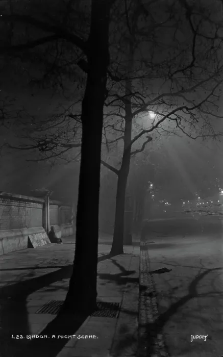 Framed Print : A Night Scene in London Framed Print : A Night Scene in London