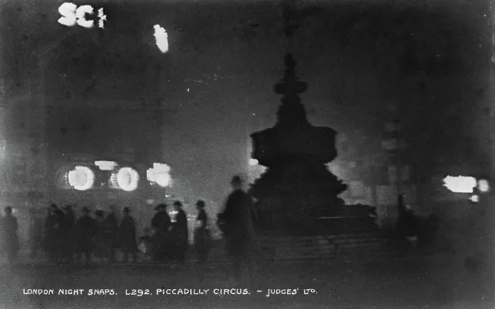 Framed Print : Night Scene at Piccadilly Circus Framed Print : Night Scene at Piccadilly Circus