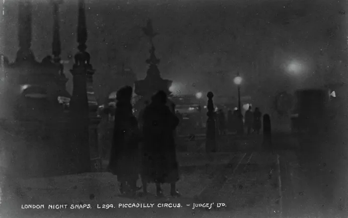 Framed Print : Night Scene at Piccadilly Circus Framed Print : Night Scene at Piccadilly Circus