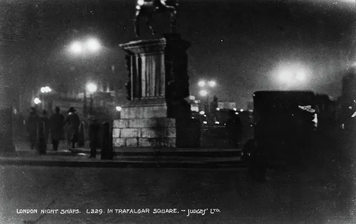 Framed Print : Night Scene in Trafalgar Square Framed Print : Night Scene in Trafalgar Square