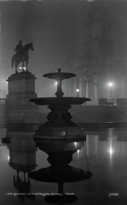 Framed Print : Night in Trafalgar Square Framed Print : Night in Trafalgar Square