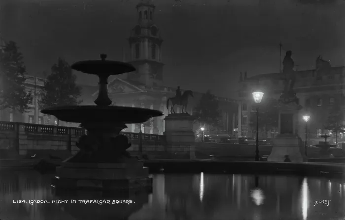 Framed Print : Night in Trafalgar Square Framed Print : Night in Trafalgar Square