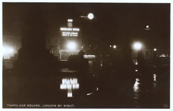 Framed Print : Nightime in Tralgar Square, London Framed Print : Nightime in Tralgar Square, London