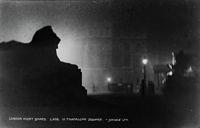 Framed Print : Nighttime in Trafalgar Square Framed Print : Nighttime in Trafalgar Square
