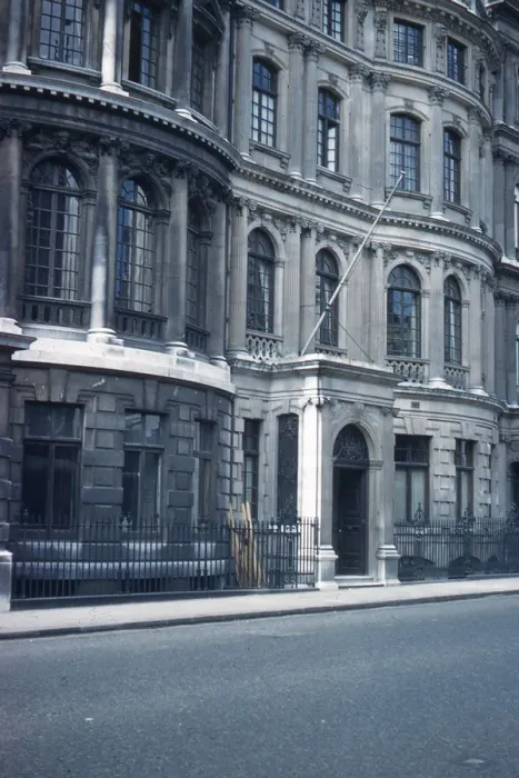 Framed Print : No. 4 Hamilton Place - new fifth floor c. 1960 Framed Print : No. 4 Hamilton Place - new fifth floor c. 1960