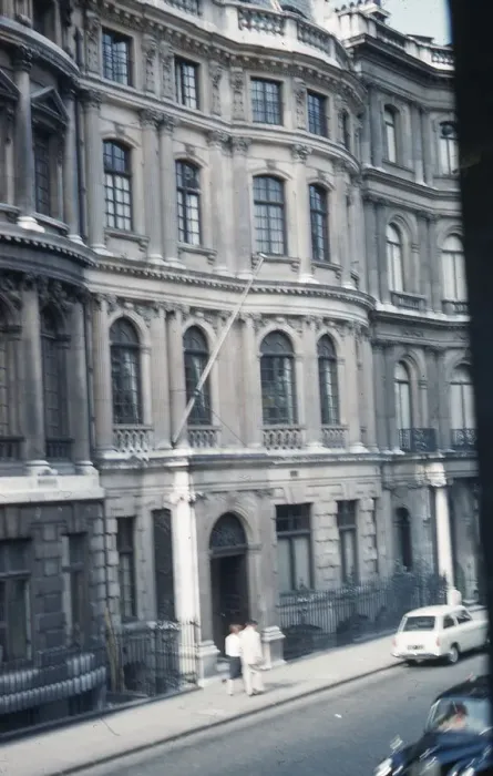 Framed Print : No. 4 Hamilton Place - new fifth floor c. 1960 Framed Print : No. 4 Hamilton Place - new fifth floor c. 1960