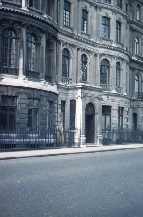 Framed Print : No. 4 Hamilton Place - new fifth floor c. 1960 Framed Print : No. 4 Hamilton Place - new fifth floor c. 1960