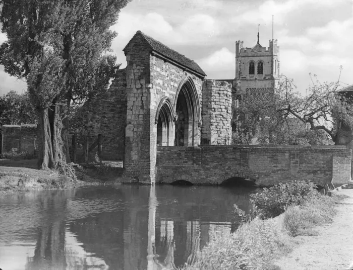 Framed Print : The noble building of Waltham Abbey, Essex, England, with its Norman Gateway Framed Print : The noble building of Waltham Abbey, Essex, England, with its Norman Gateway