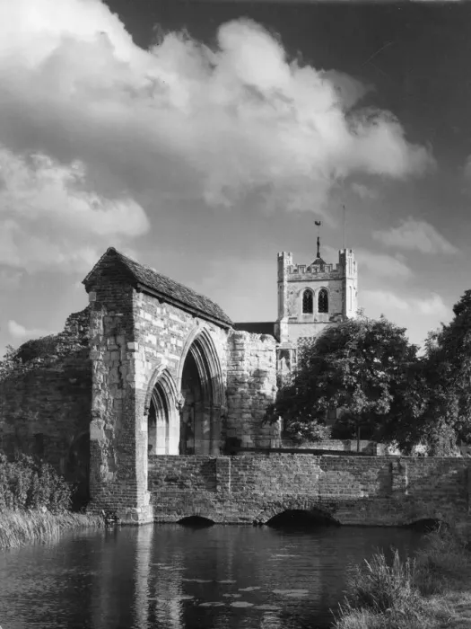 Framed Print : The noble building of Waltham Abbey, Essex, England, with its Norman Gateway Framed Print : The noble building of Waltham Abbey, Essex, England, with its Norman Gateway