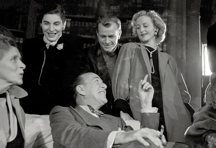 Framed Print : Noel Coward sits relaxed surrounded by 4 smiling standing cast members during rehearsals of play Relative Values which opened Savoy Theatre in November 1951 Framed Print : Noel Coward sits relaxed surrounded by 4 smiling standing cast members during rehearsals of play Relative Values which opened Savoy Theatre in November 1951