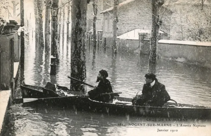 Framed Print : Nogent-sur-Marne, France - L Avenue Neptune flooded Framed Print : Nogent-sur-Marne, France - L Avenue Neptune flooded