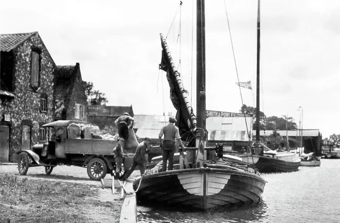 Framed Print : Norfolk Wherry, Norwich