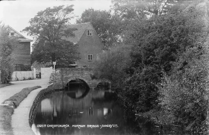 Framed Print : Norman Bridge in Christchurch Framed Print : Norman Bridge in Christchurch
