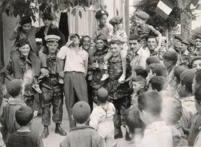 Framed Print : North Africa : as the Germans and Italians are driven out of Africa, Free French troops are welcomed back to the former French territories Date: 1943 Framed Print : North Africa : as the Germans and Italians are driven out of Africa, Free French troops are welcomed back to the former French territories Date: 1943