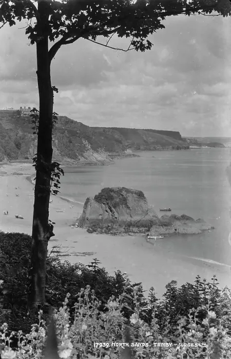 Framed Print : North Sands, Tenby Framed Print : North Sands, Tenby