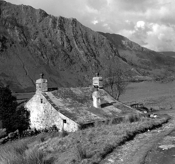North Wales, Llanberis, Llanberis Pass with cottages