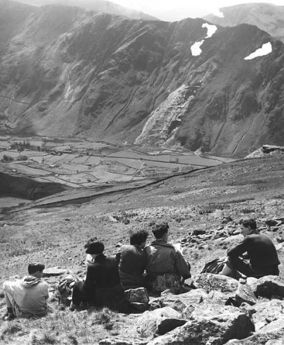 Framed Print : North Wales, Snowdon - valley view with walkers Framed Print : North Wales, Snowdon - valley view with walkers