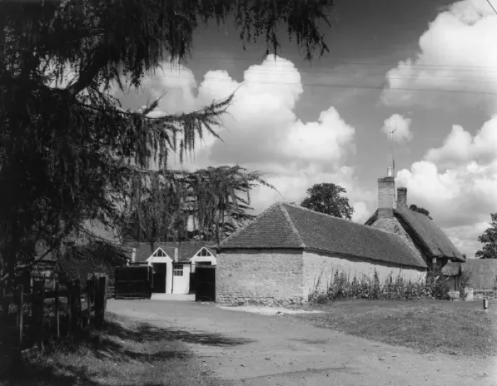 Framed Print : Northants Farmhouse Framed Print : Northants Farmhouse