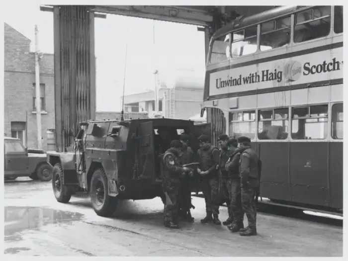 Framed Print : Northern Ireland - Senior NCO briefing his patrol Framed Print : Northern Ireland - Senior NCO briefing his patrol