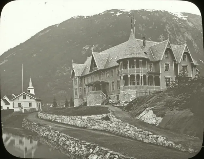 Framed Print : Norway - Fjaerland - Mundal Hotel at 10. 30 pm Framed Print : Norway - Fjaerland - Mundal Hotel at 10. 30 pm