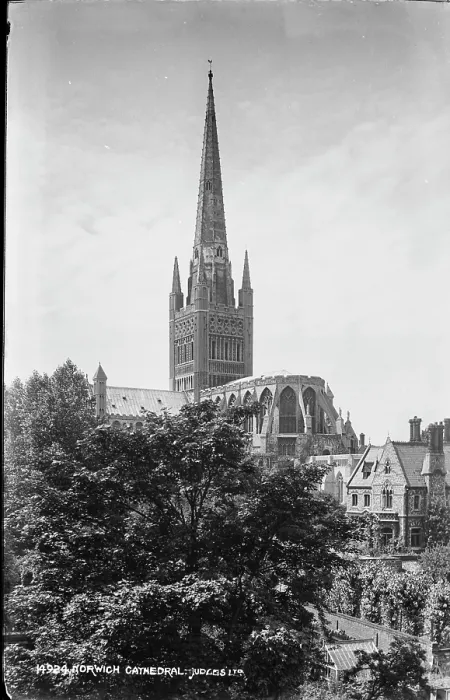 Framed Print : Norwich Cathedral Framed Print : Norwich Cathedral